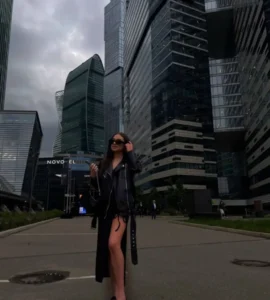 Совершенная эскортница Адриана