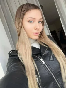 Шикарная эскорт-леди Джузи